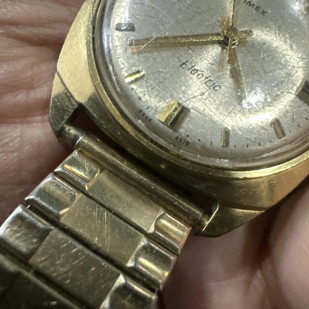 Working Vintage Timex Electic Mens Watch 34mm Quartz New Battery Gold Tone 7.5in